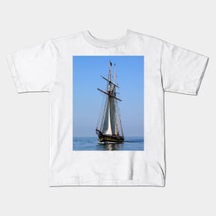 Pride of Baltimore sailing the Chesapeake Bay Kids T-Shirt